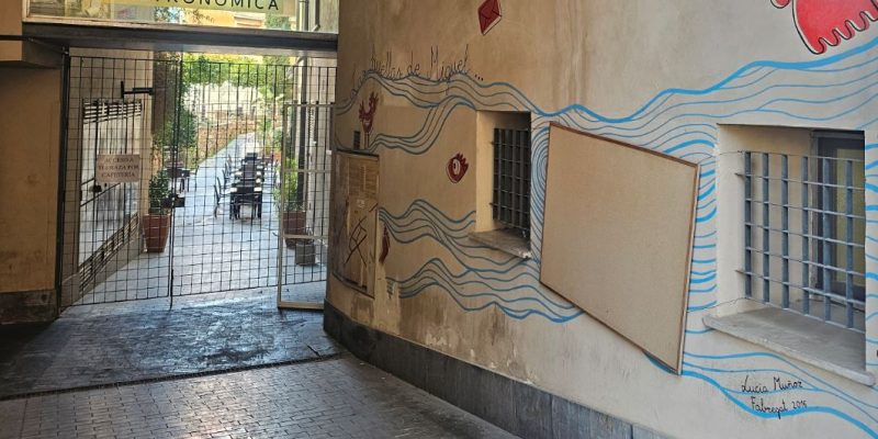 El PSOE exige que el Pasaje Canto de la Pasión de Orihuela recupere su uso público peatonal