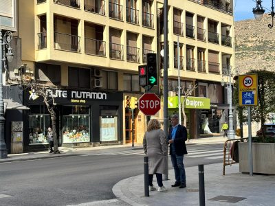 El Ayuntamiento de Orihuela inicia la instalación de los nuevos semáforos