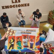 El Colegio de Hurchillo crea un álbum de cromos de las leyendas del deporte