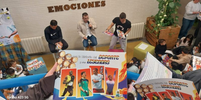 El Colegio de Hurchillo crea un álbum de cromos de las leyendas del deporte