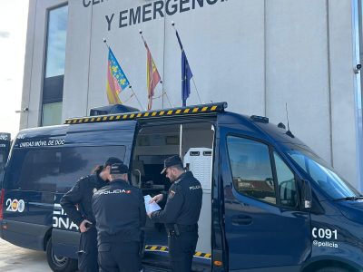 La concejala de Seguridad Ciudadana del Ayuntamiento de Orihuela, Mónica Pastor, ha anunciado este lunes la puesta en marcha de un nuevo servicio de expedición de DNI y pasaporte en Orihuela Costa, que permitirá a los vecinos realizar este trámite en una sola cita y llevarse la documentación en el mismo momento