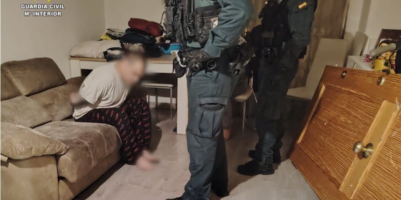 Desmantelan un punto de venta de drogas junto a un salón de apuestas en Guardamar