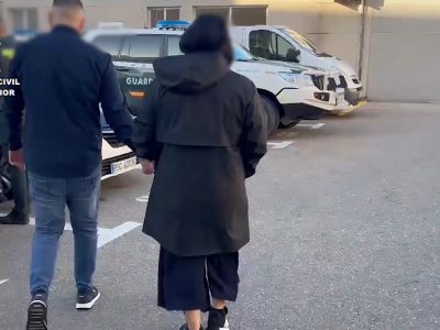 Detienen en Torrevieja a dos personas por un hurto con el método del "abrazo"