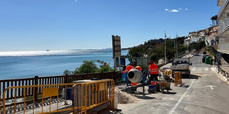 Orihuela Costa mejora la accesibilidad y la conexión con el paseo marítimo